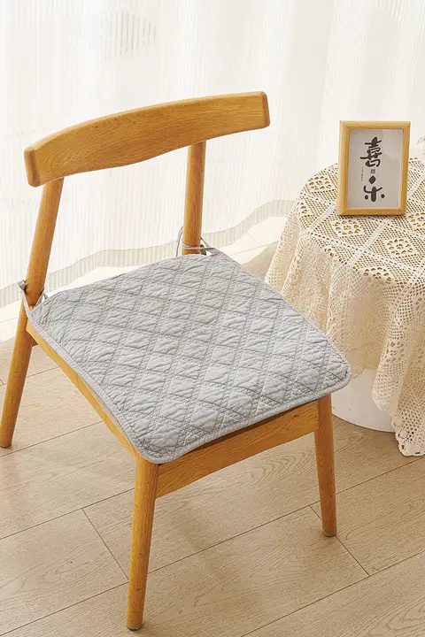 キルティング加工の全棉製食卓椅子用クッション【四季対応・滑り止め付き・薄型】