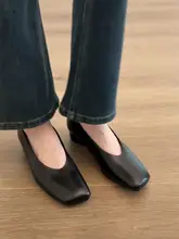 牛革製 スクエアトゥ太ヒールの浅口パンプス【疲れにくい・ブラック・スリップオン】