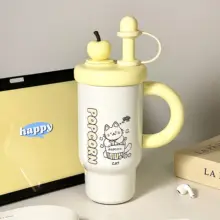 可愛いデザインの大容量マグカップ【ストロー・持ち手付き・保温機能】