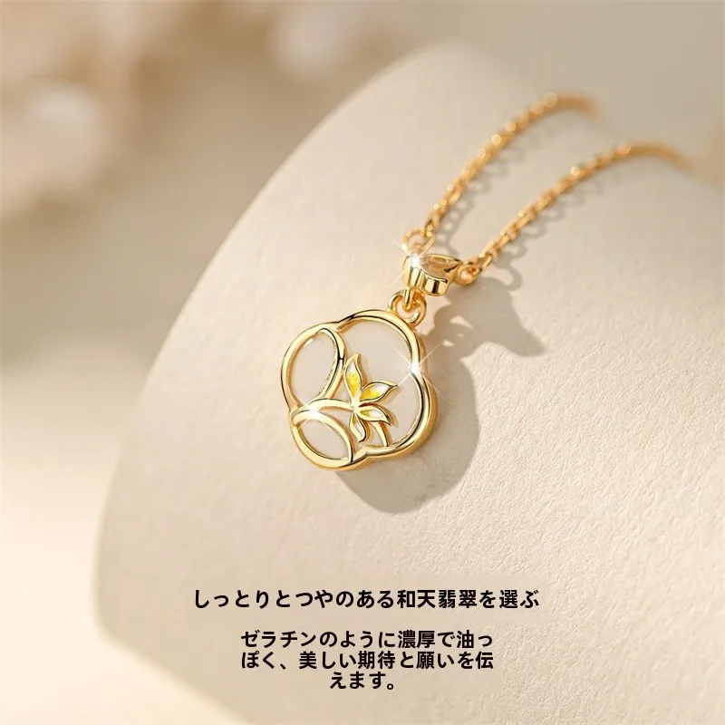 天然和田玉のシルバーネックレス：三連ネックレスのデザインと実用性を解説