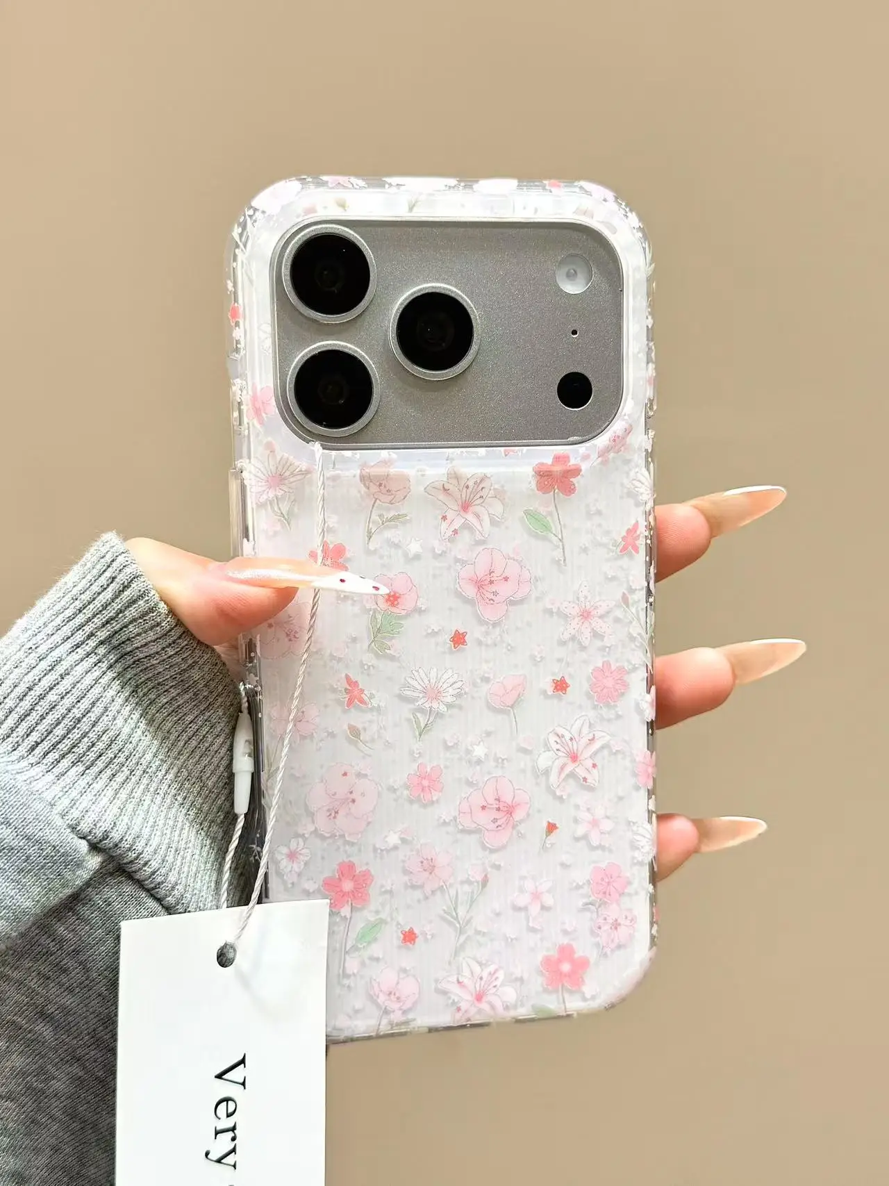 iPhone用ケース クリア おしゃれ と 白地ストライプ小花柄の違いは？