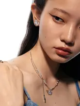 流麗なデザインの流し飾りネックレス【軽やかでスタイリッシュ・女性用・チョーカーチェーン】