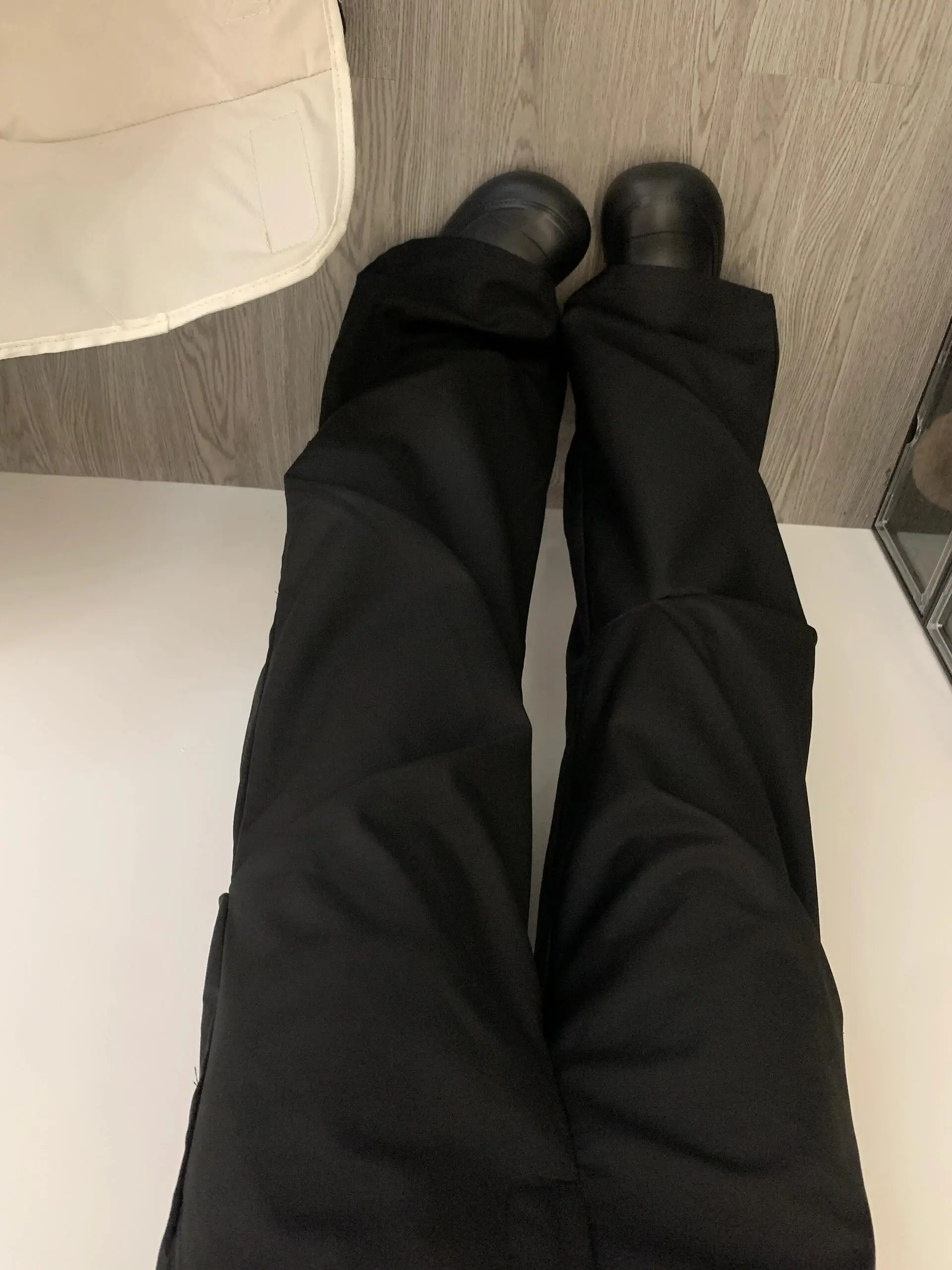 高身長向けのアメリカンスタイル褶みデザイン工装パンツ：夏用薄手フレアシルエットの着こなしと実用性