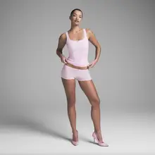 フレンチスタイルのボックスネック高弾力タンクトップ【女性用・部屋着・スリムフィット】