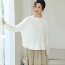 シンプルな丸首長袖Tシャツ【秋用・アーチヘムデザイン・フィット】（セットアップ対応）