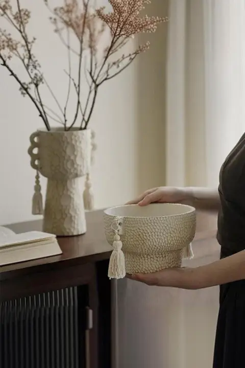 流れる房飾りのあるデザイン陶器花器【二つ耳・多肉植物用・クリエイティブスタイル】（セットアップ対応）