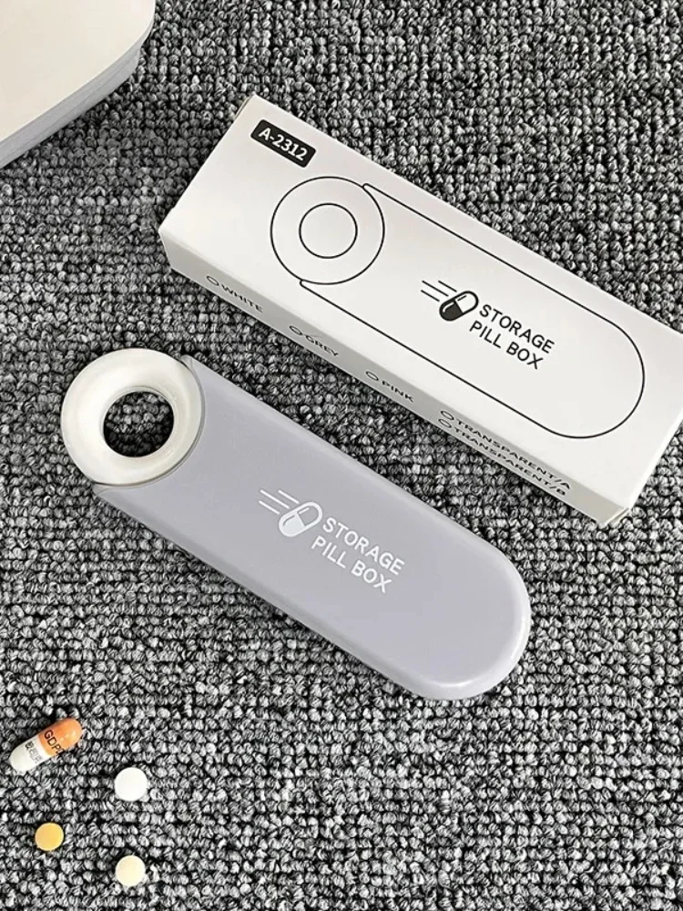 携帯用薬収納ボックス：ミニサイズで朝昼晩を分割管理する実用性