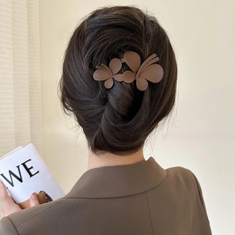 ダックビルクリップヘアアクセサリー：黒いやつがおすすめな理由と実際の使い方
