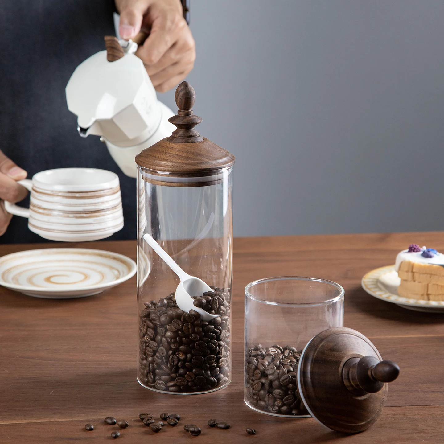 エスプレッソ豆をどう選ぶ？黒胡桃の容器がもたらす、コーヒーの「香りの時間」