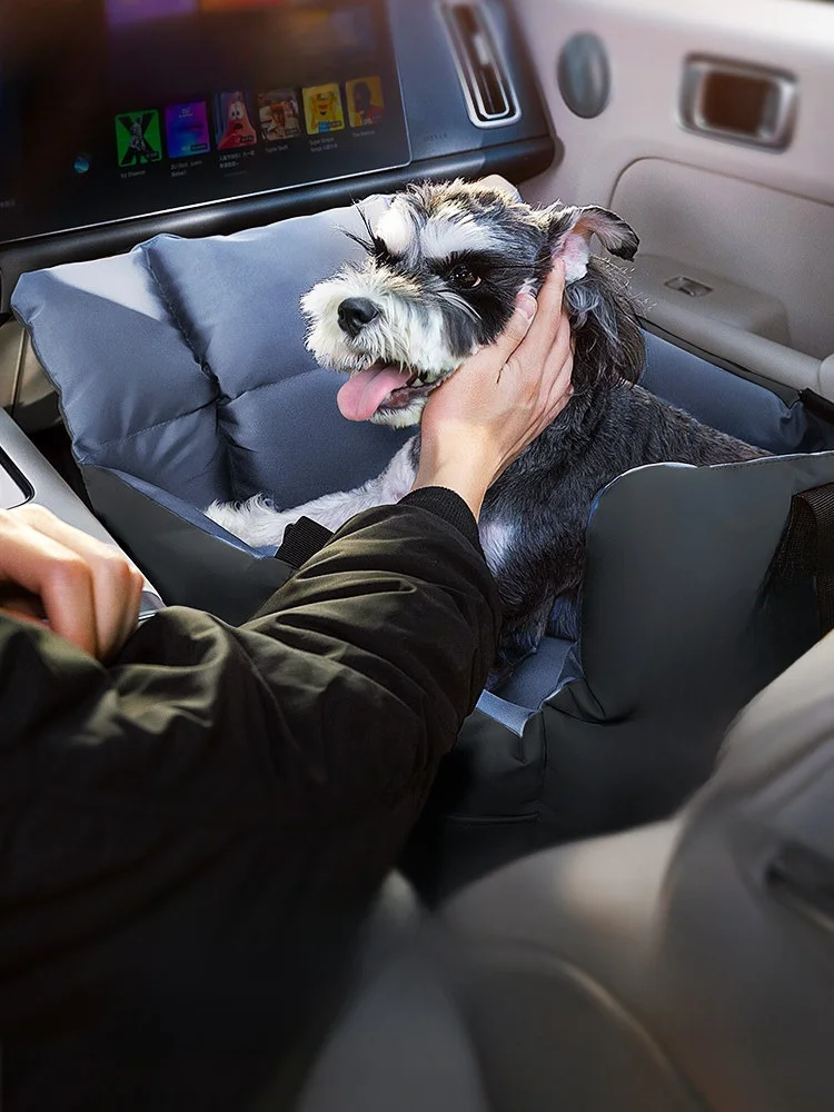 ペット用車載ベッド：犬猫兼用の安全座席マットが災害時にも活躍