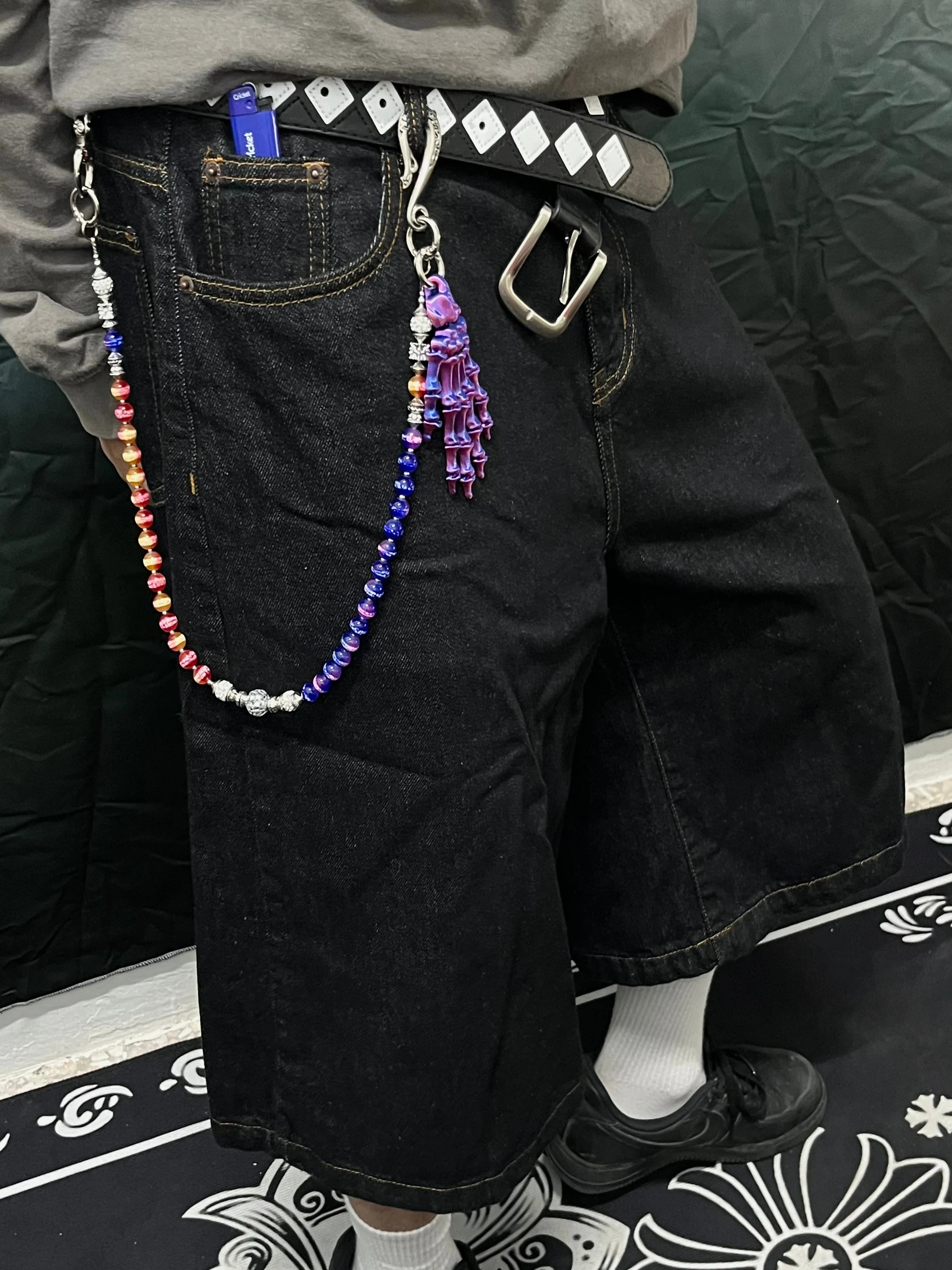 アンダー テール キーホルダー：カラフルビーズデザインでカバンにつけやすい個性的なキーホルダー