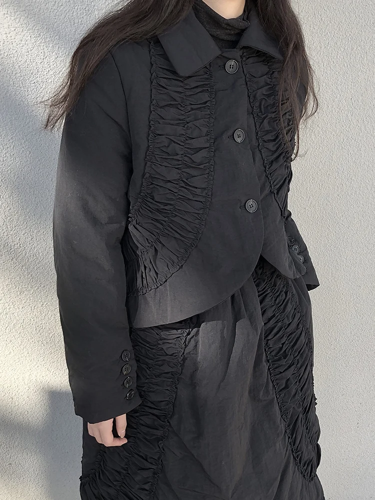 寒色系カラー服の取り入れ方は？5選で冬の日常を静かに彩る