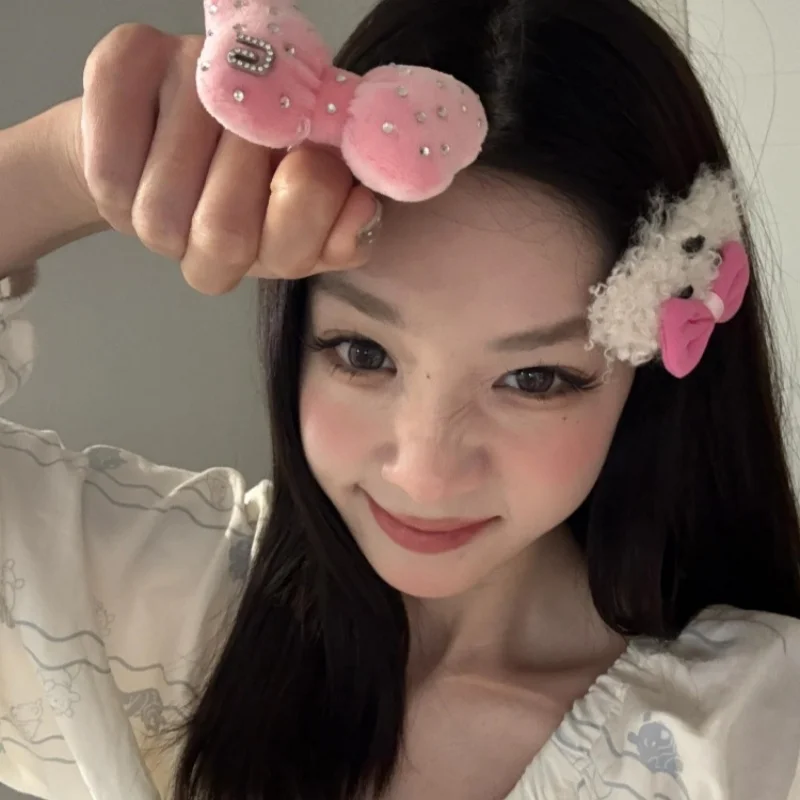 ショートボブ 可愛いヘアアレンジに欠かせない、サイド型犬デザインのヘアピンは？
