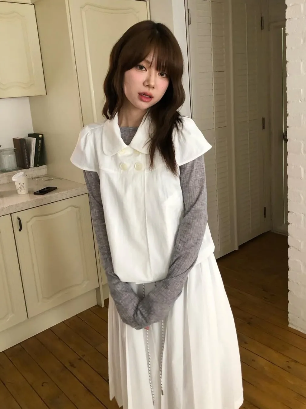 ガラシャツを着るなら、夏の学院風シャツが救う理由は？