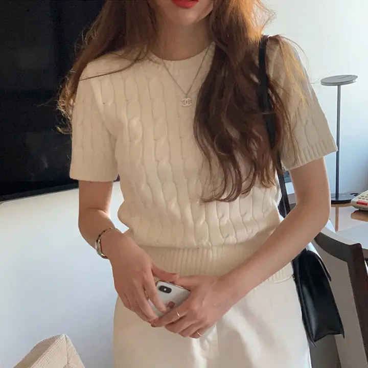 エレガントなデザインの麻花編みショートスリーブトップス【夏用・ホワイト・薄手】