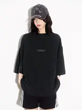 ユニセックスデザインのロゴプリント半袖Tシャツ【ゆったりとしたシルエット・夏用】