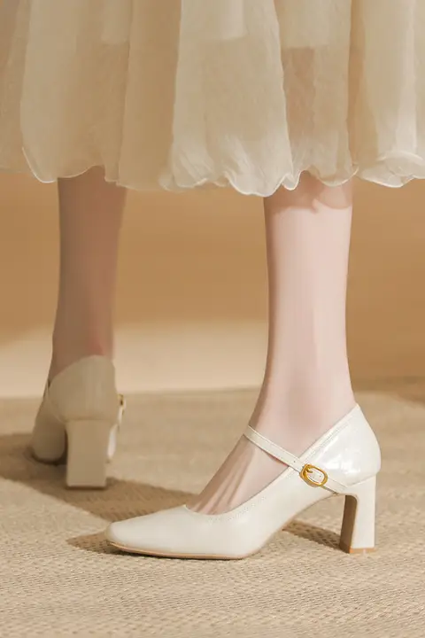 米白色のハイヒール女性用【太めのヒール・ソフトレザー・マリー・ジェーンスタイル】