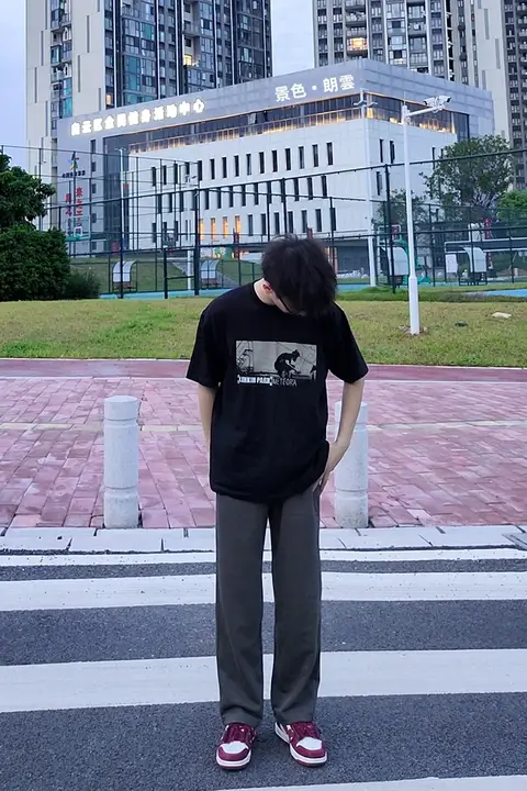 シンプルなデザインのフィットパンツ【ストレートライン・ウエストゴム・無地】
