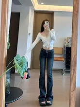 深い青のローライズフレアデニムパンツ【女性用・秋冬・スリムフィット】