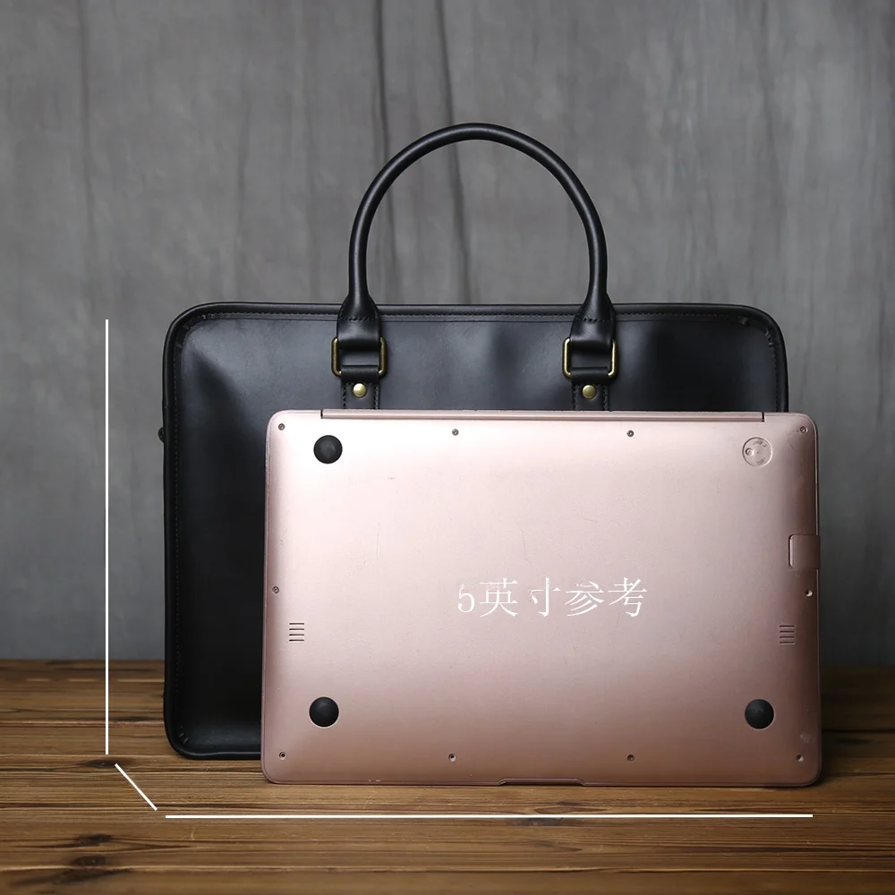 ビジネス用ブリーフケースを選ぶべきタイミングは？AppleとGucci、DiorとLouis Vuittonの違いを知れば、通勤スタイルの本質がわかる