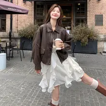 レトロなデザインのライダースジャケット【秋用・ショート丈・女性用・細身効果】