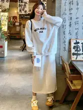 春のカジュアルなスタイル！パーカーとスカートの女性用コーディネート（セットアップ対応）