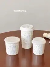 かわいらしいクリスマスツリーの陶器製コーヒーマグカップ【ふた付き・オフィス用・女性へのプレゼント】