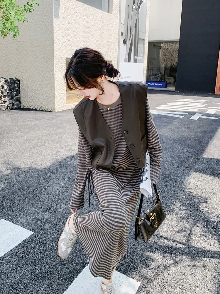 縦ストライプコーデの取り入れ方は？4選で春夏からオフィスまで完璧に着こなす