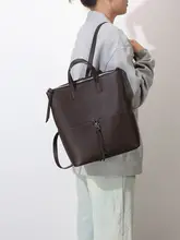 シンプルでスタイリッシュ！本革製 レディースリュックサック【クラシックデザイン・通勤用】
