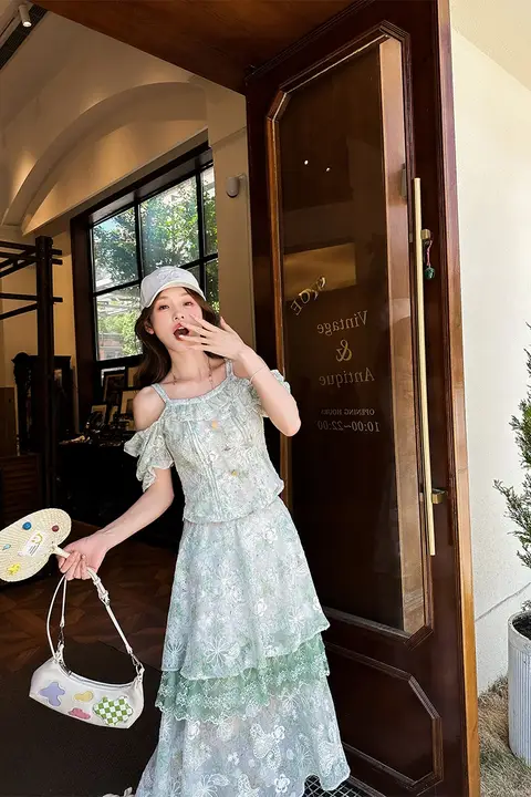 2wayデザインのオフショルダーシャツ【フリル付き・スウィートスタイル】