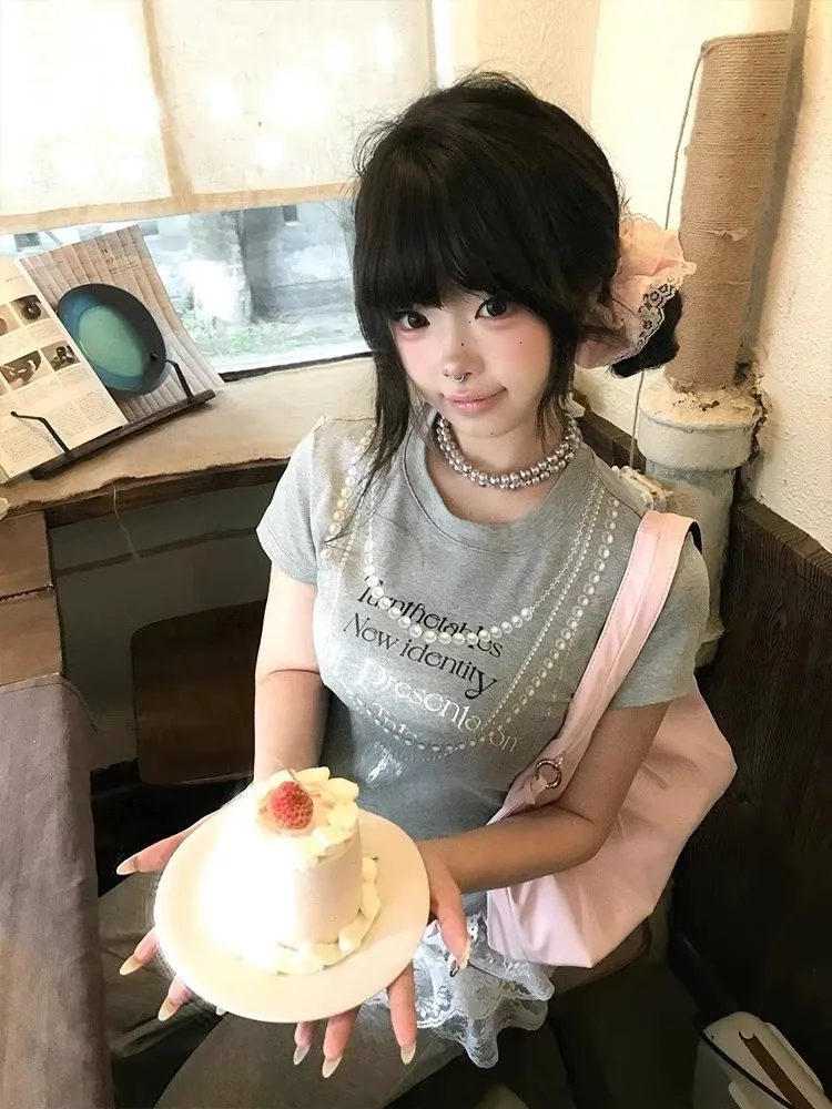 パールチェーンデザインのプリントショートスリーブTシャツ：ab女性に最適な通勤風の日常着とは