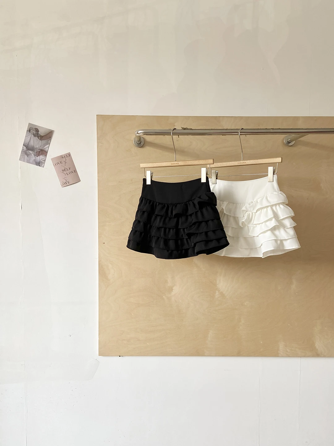 ボリューム スカート 白：高腰設計のシンプルホワイトケーキスカートの実用性と着用シーン