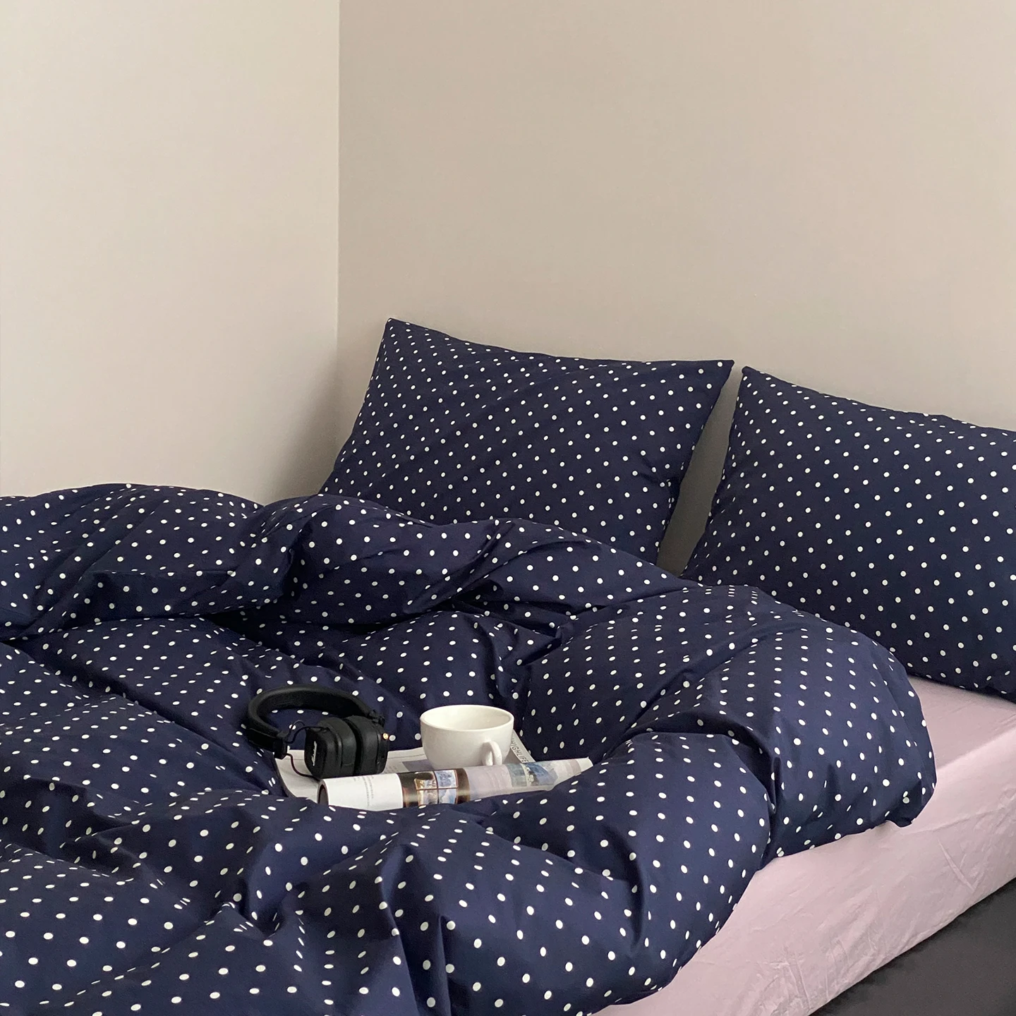 マットレスカバー シングルを選ぶべき？シンプルなドット柄が睡眠の質を高める理由