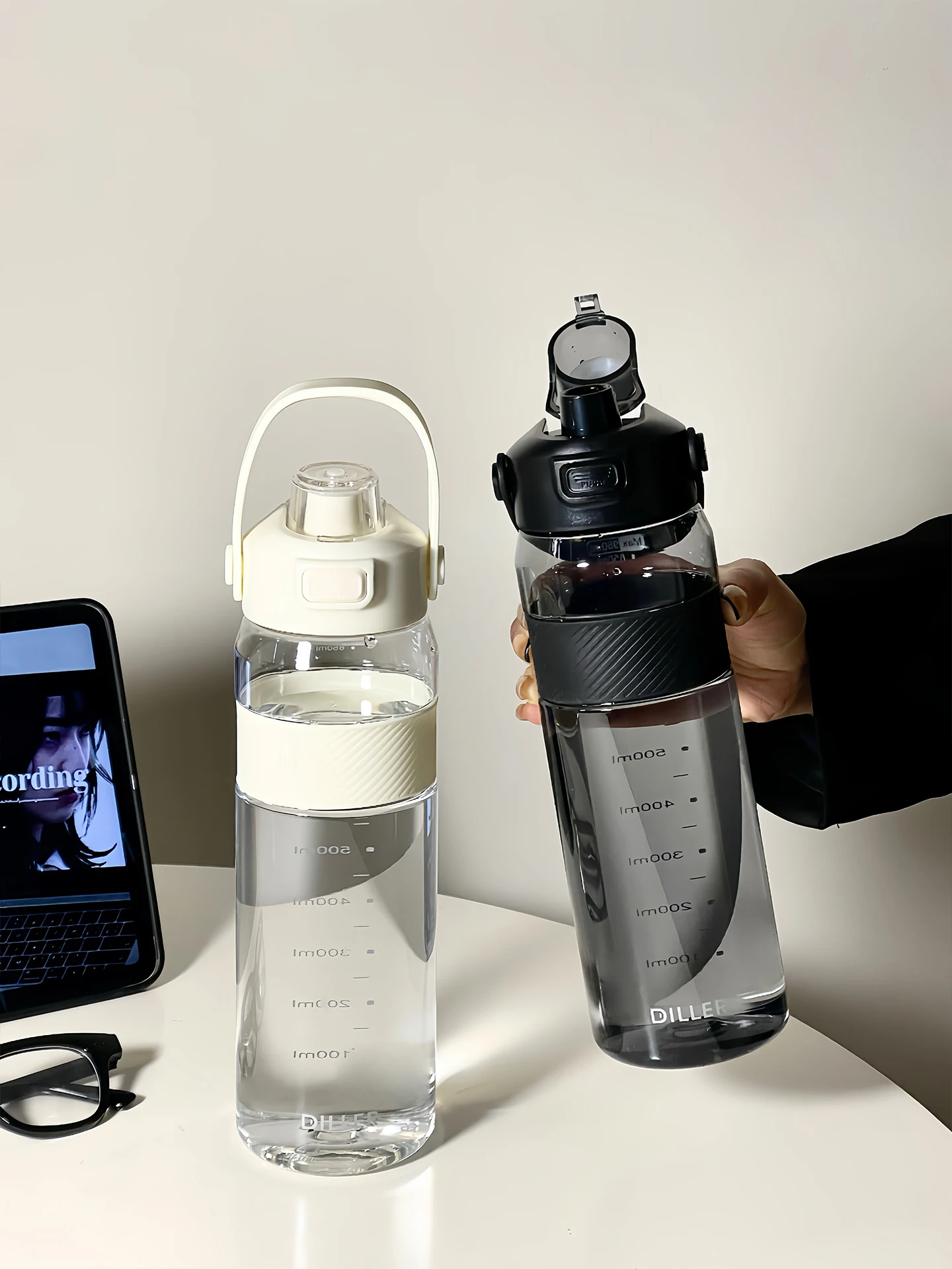 大容量スポーツ水筒：980mlトライタン製で長時間使用可能な実用性を実証