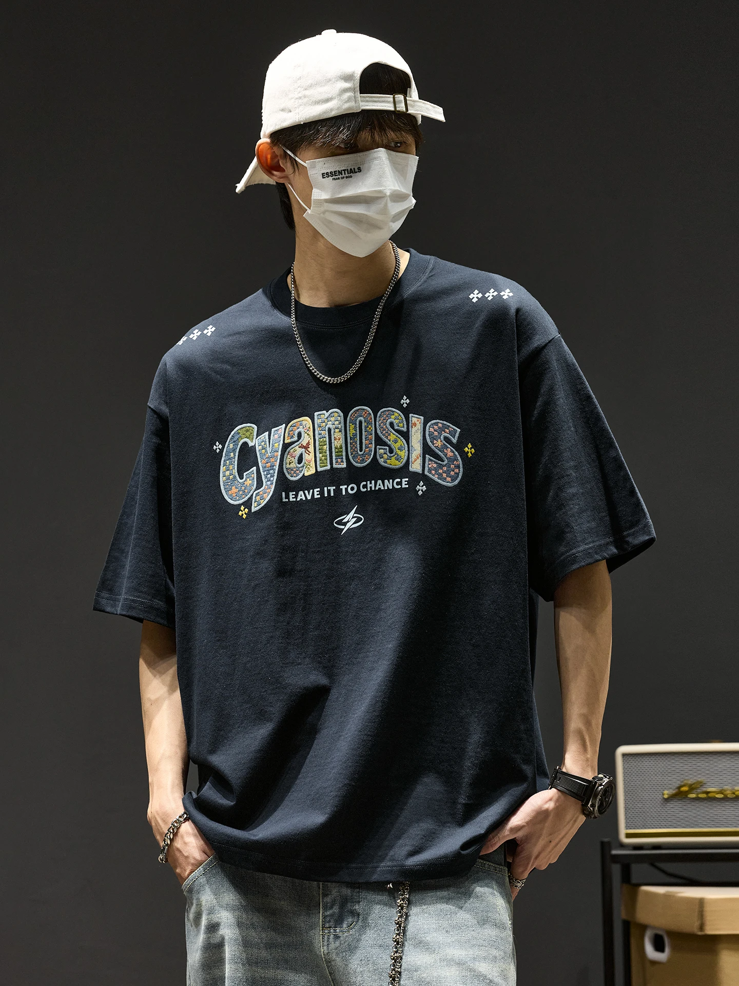 tシャツ 刺繍 ワンポイント どう選ぶ？美式風のシンプルなデザインが今、大人の日常を彩る
