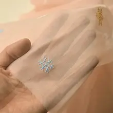 淡い杏色と粉色の雪花模様ポリエステル生地【ドレス用・長袖・ガーゼ風】
