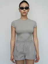 シンプルな二重構造のインナー不要タイトフィット長袖Tシャツ【女性用・ラウンドネック・ウエストシェイプ】