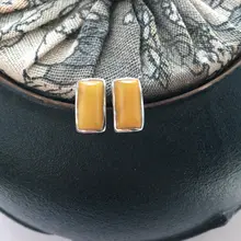 優雅な天然琥珀の長方形純銀製ピアス【花琥珀・蜜蝋】