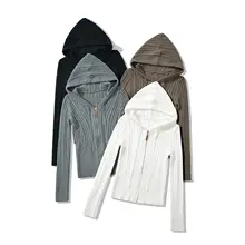 コットン混合 フィット感のあるフード付きニットカーディガン【フラワー編み・レトロスタイル】とショートパンツ（セットアップ対応）