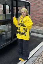 アメリカンヴィンテージ風 ロゴ入りフード付きイエローウェア【ユニセックス・秋用・カジュアルオーバーサイズ】