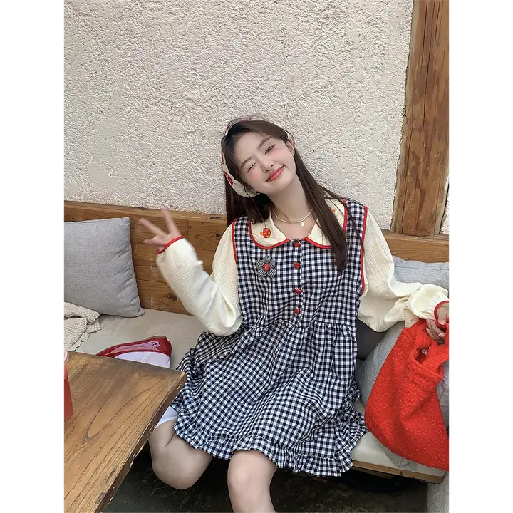 ストロベリータルト風デザインのチェック柄ドールカラーＡラインワンピース【秋用・ゆったり仕様】