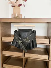 美式ストリートスタイルのスタッズ付きレザースカート【Aライン・ウエスト低め・ひざ上丈】