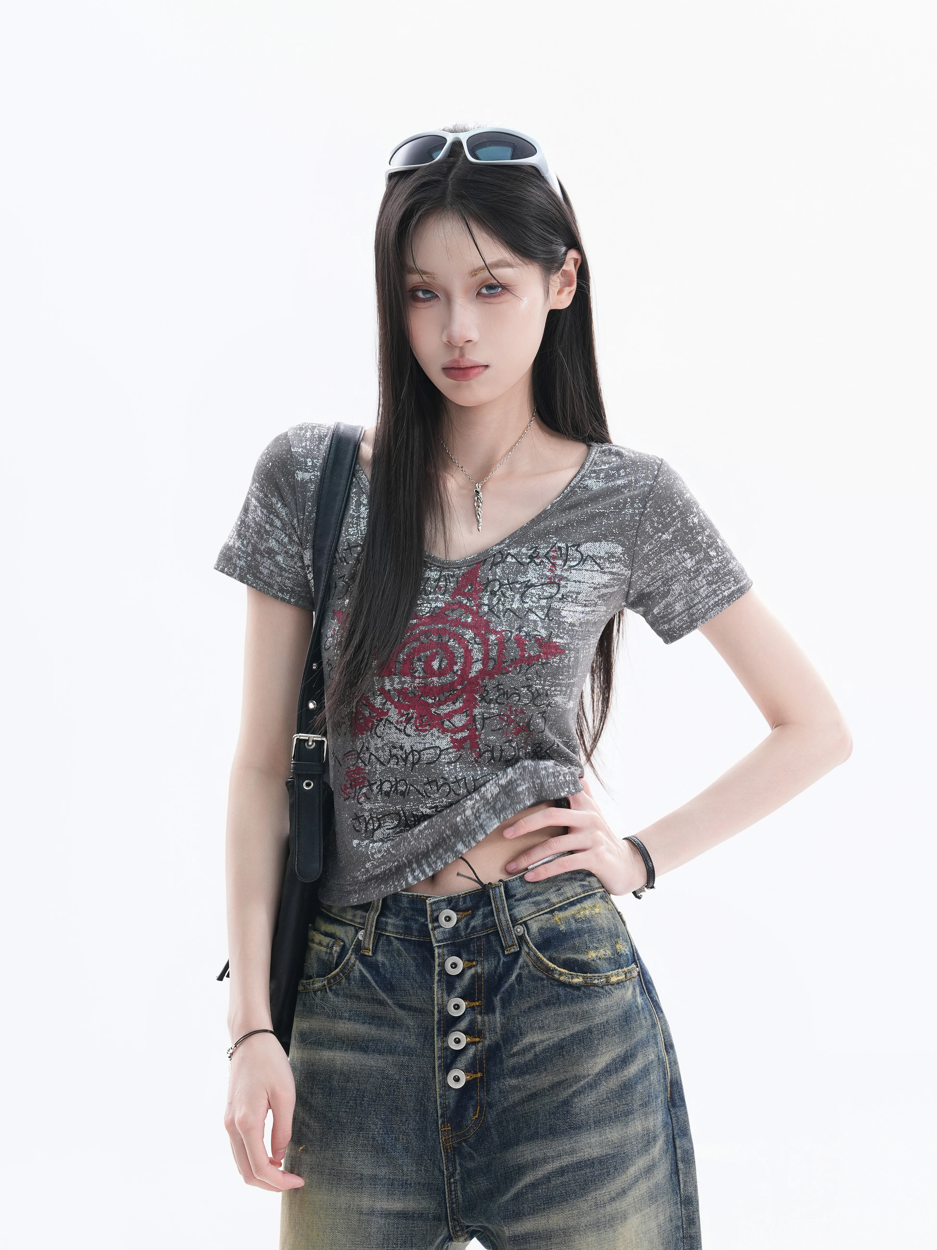 Y2Kコーデに必要な1本はこれ？ヴィンテージプリントTシャツの選び方と活用法