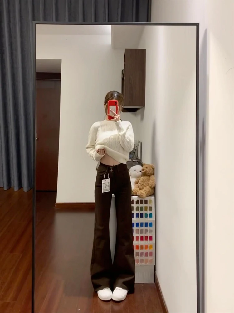 カジュアルパンツ レディースで失敗しない着こなしは？カラフルな微喇デザインのデニムパンツが解決する