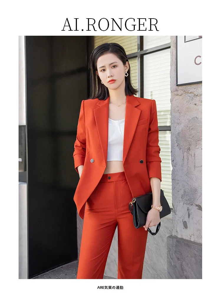 ビジネスカジュアル面接で失敗しない服装は？「赤」のジャケットが意外に効果的