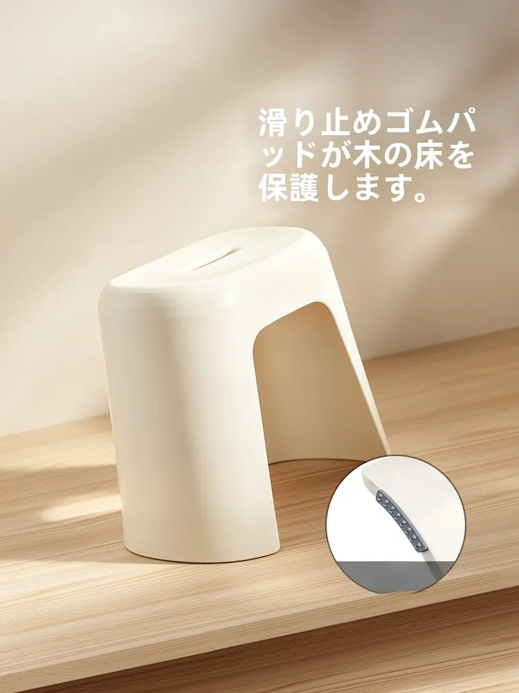 子供用プラスチック製ミニベンチ：玄関踏み台としての実用性とデザインのバランス