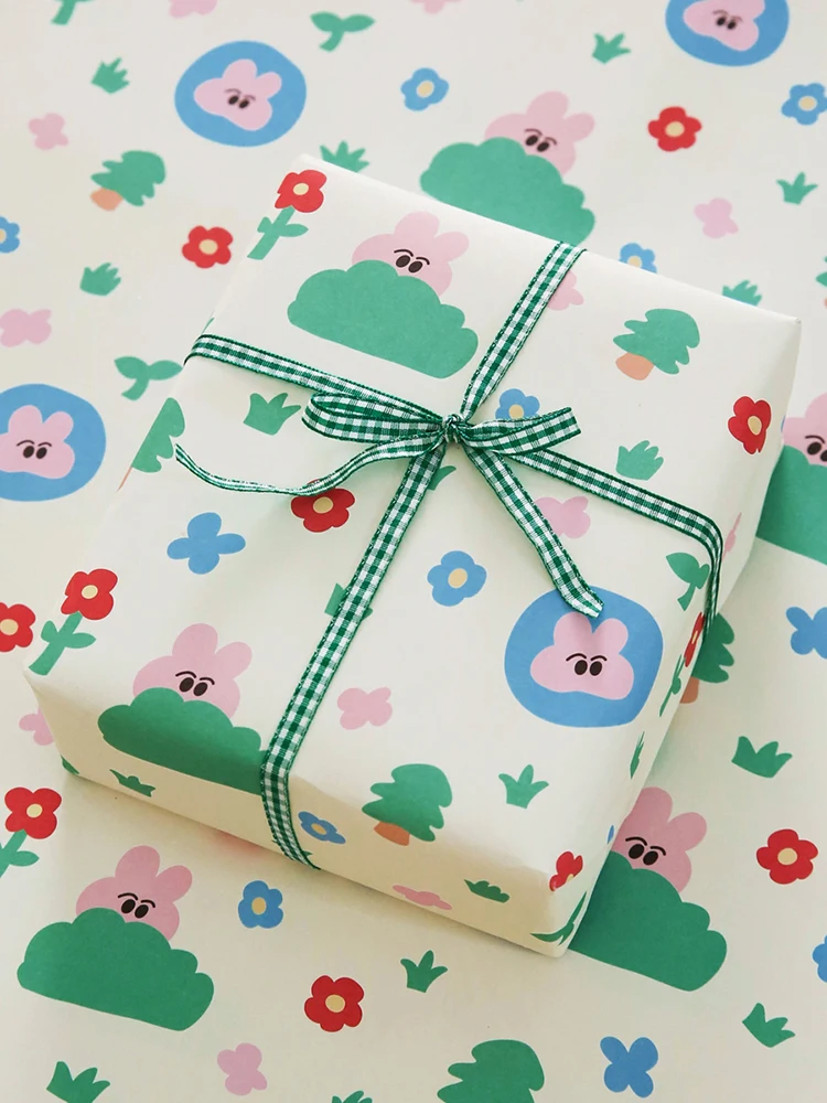 かわいい手描きキャラクターの誕生日ギフトボックス用ラッピングペーパー：プレゼント交換500円男女向けの実用性とシーン別比較