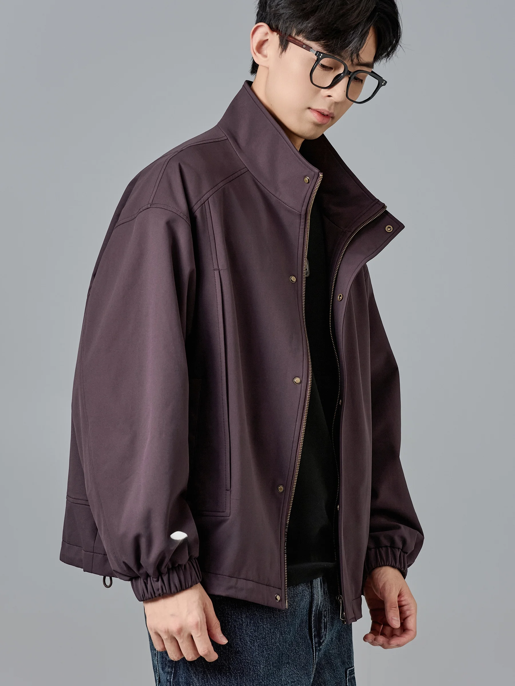秋服 メンズ どんな着こなしに使える？T型デザインのジャケットが解決するリアルな悩み