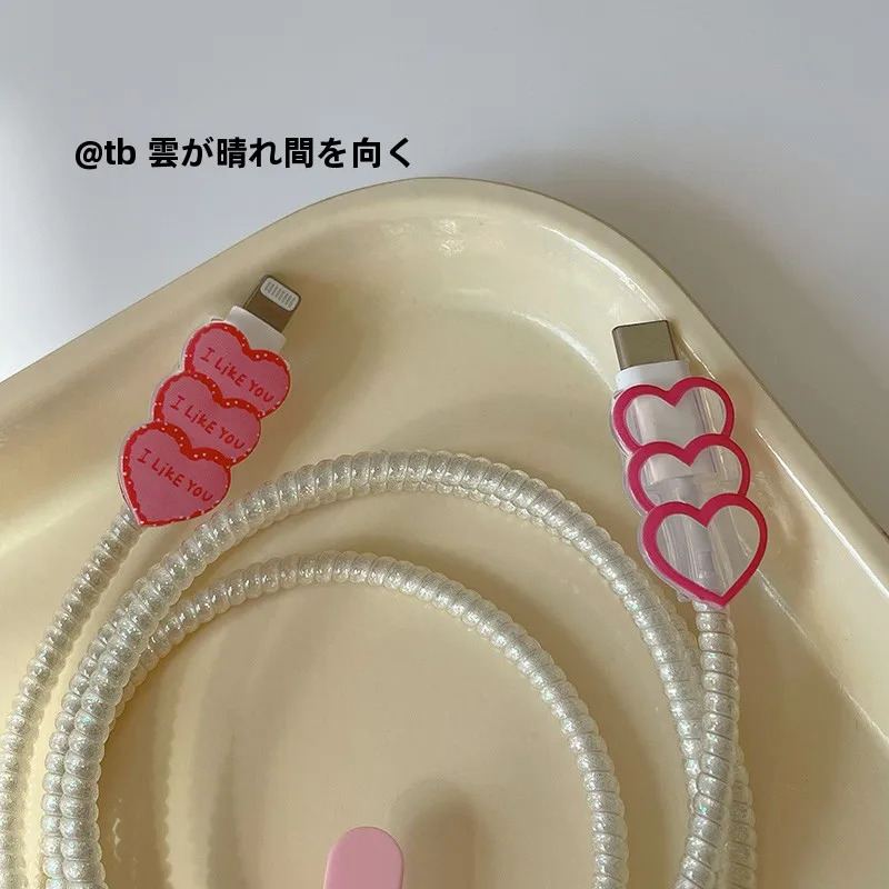 充電ケーブルを散らばらせないで！ハート型の保護カバーで整理する、今こそ試すべきアイデアは？