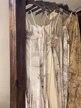 エレガントなフレンチスタイルのバックレスキャミソールワンピース【ラグジュアリー・夏用・シックなデザイン】